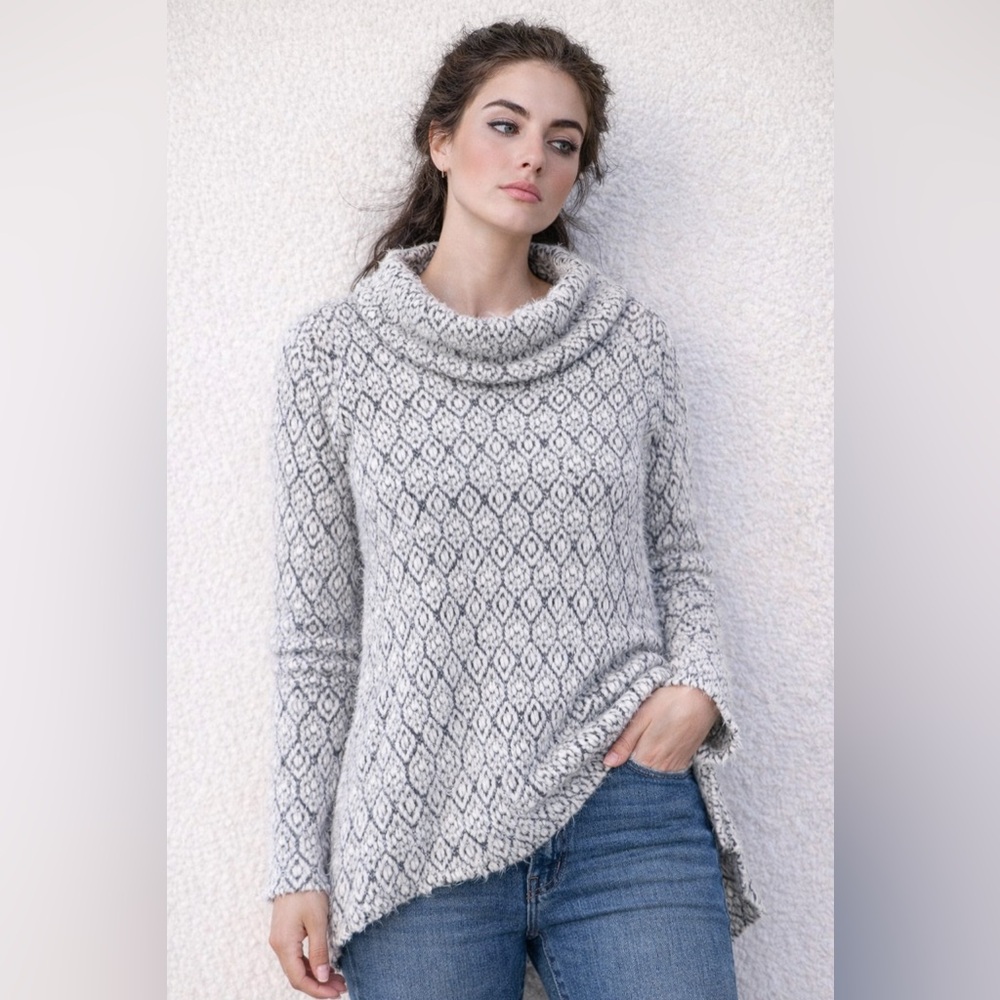 ✨ Once & Again NYC Collection Fuzzy High-Low Sweater ✨